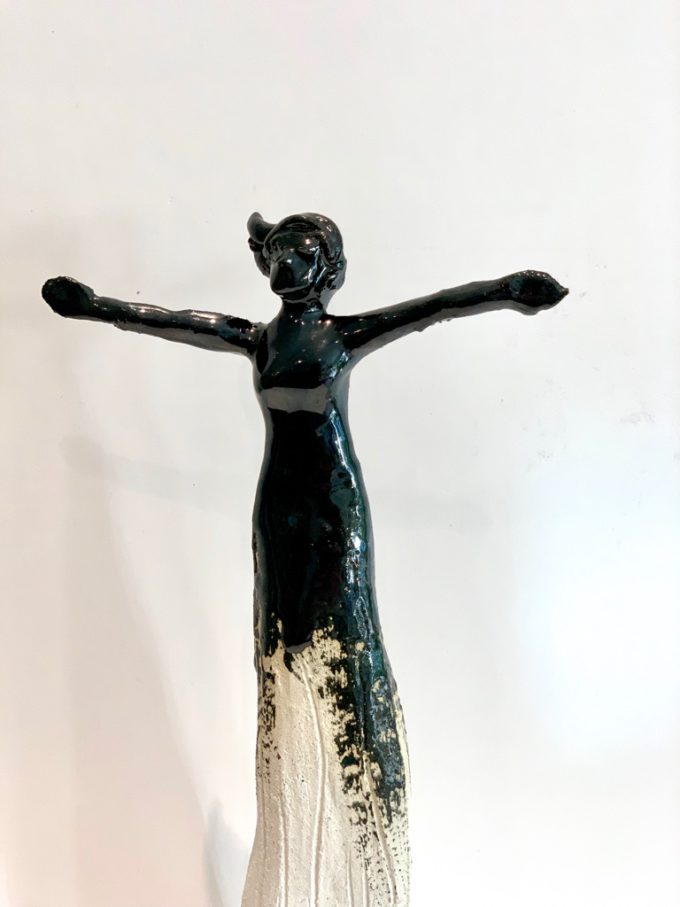 statuette femme céramique noir et blanc pièce unique