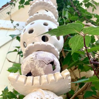 céramique en totem décoration jardin