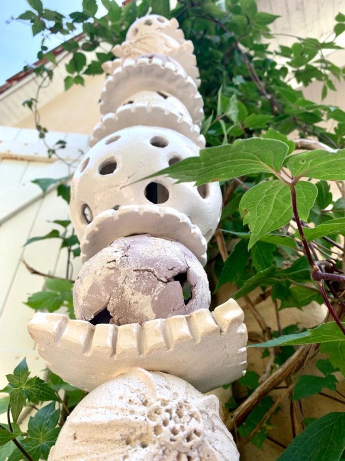 céramique en totem décoration jardin