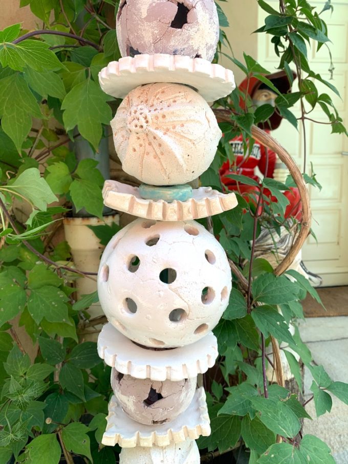 totem céramique blanc crème rose bleu pale