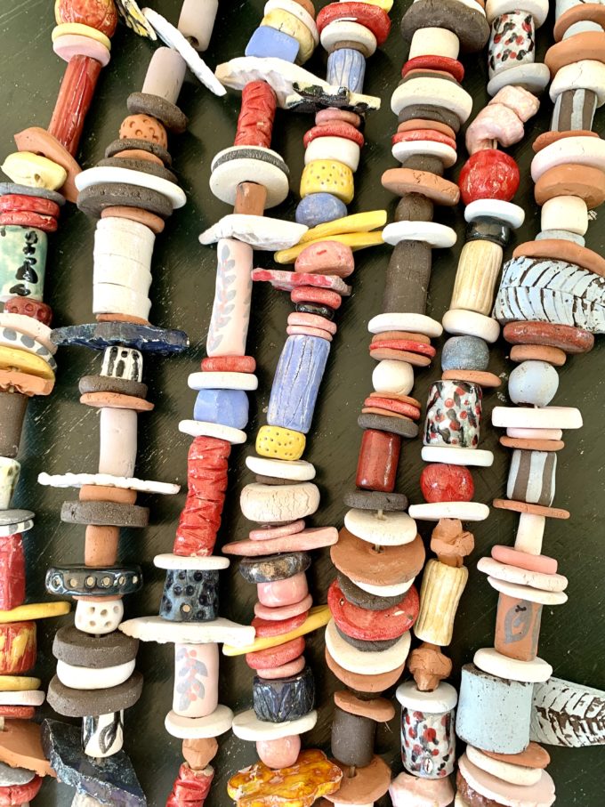 céramique fait main poterie couleurs pop art contemporain vaisselle originale et décoration intérieure claymee.com claire michelini selon vos gouts pièce unique