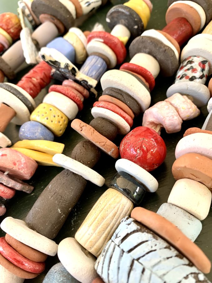 céramique fait main poterie couleurs pop art contemporain vaisselle originale et décoration intérieure claymee.com claire michelini selon vos gouts pièce unique