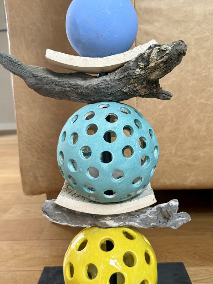 IMG_5093 totem céramique turquoise et jaune fait main claymee claire michelini création personnalisable